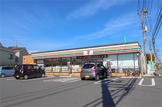 セブンイレブン厚木恩名三丁目店…約180M