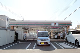 セブンイレブン厚木妻田店…約300M