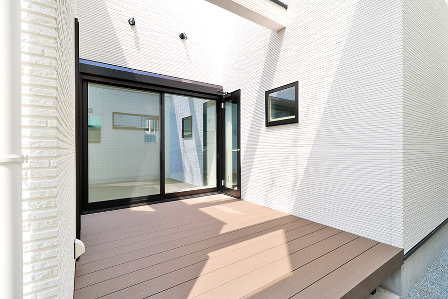 【6号棟　アウトドアリビング】 ※令和2年4月26日撮影