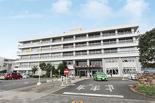 秦野市役所…約1,100Ｍ