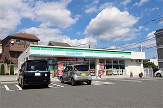 ファミリーマート秦野曽屋店…約220M