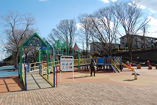 秦野中央こども公園…約350M