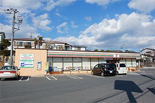 セブンイレブン秦野曽屋東店…約220M