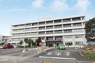 秦野市役所…約550M