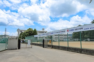 西中学校…約1,430Ｍ