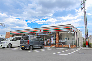 セブンイレブン伊勢原笠窪店…約80Ｍ