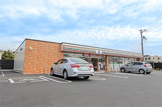 セブンイレブン秦野出雲大社入口店…約390M