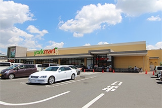 ヨークマート秦野緑町店…約390M