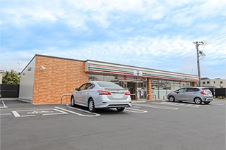 セブンイレブン秦野出雲大社入口店…約390M