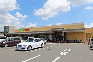 ヨークマート秦野緑町店…約390M
