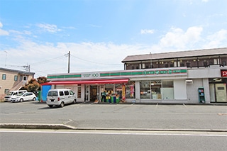 ローソンストア100秦野南矢名店…約650Ｍ