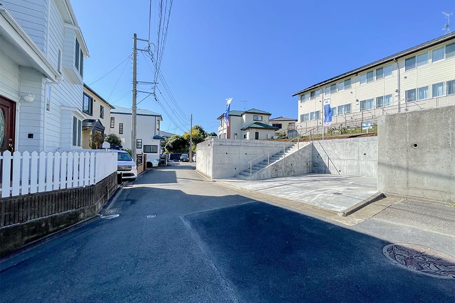 【前面道路】 ※令和3年11月10日撮影
