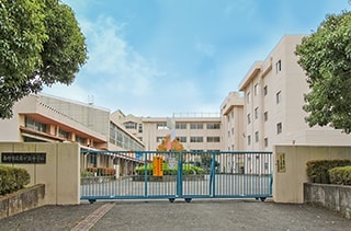 南が丘中学校…約950Ｍ