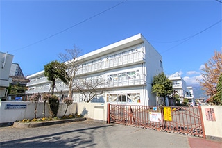 渋沢小学校…約700M