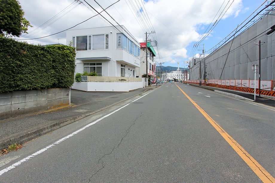 【前面道路】 ※令和2年4月23日撮影