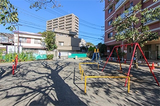 秦野市立あしやまえ児童遊園地…約110Ｍ