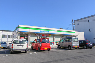 ファミリーマート平塚虹ヶ丘店…約750M