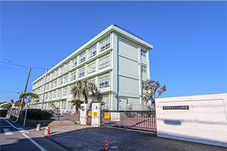 なでしこ小学校…約910M