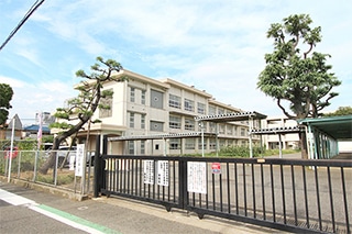 富士見小学校…約75Ｍ