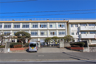 浜岳中学校…約320Ｍ