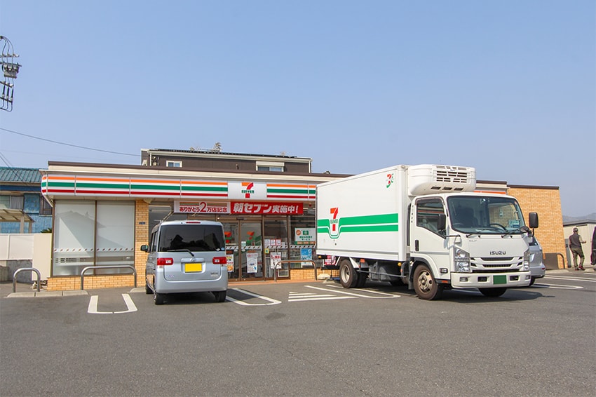 セブンイレブン平塚真田2丁目店…約100Ｍ