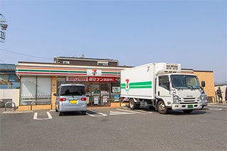 セブンイレブン平塚真田2丁目店…約60M