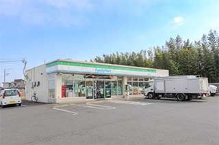 ファミリーマート東海大学駅前店…約400Ｍ